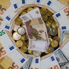 Как обменять наличные доллары на рубли